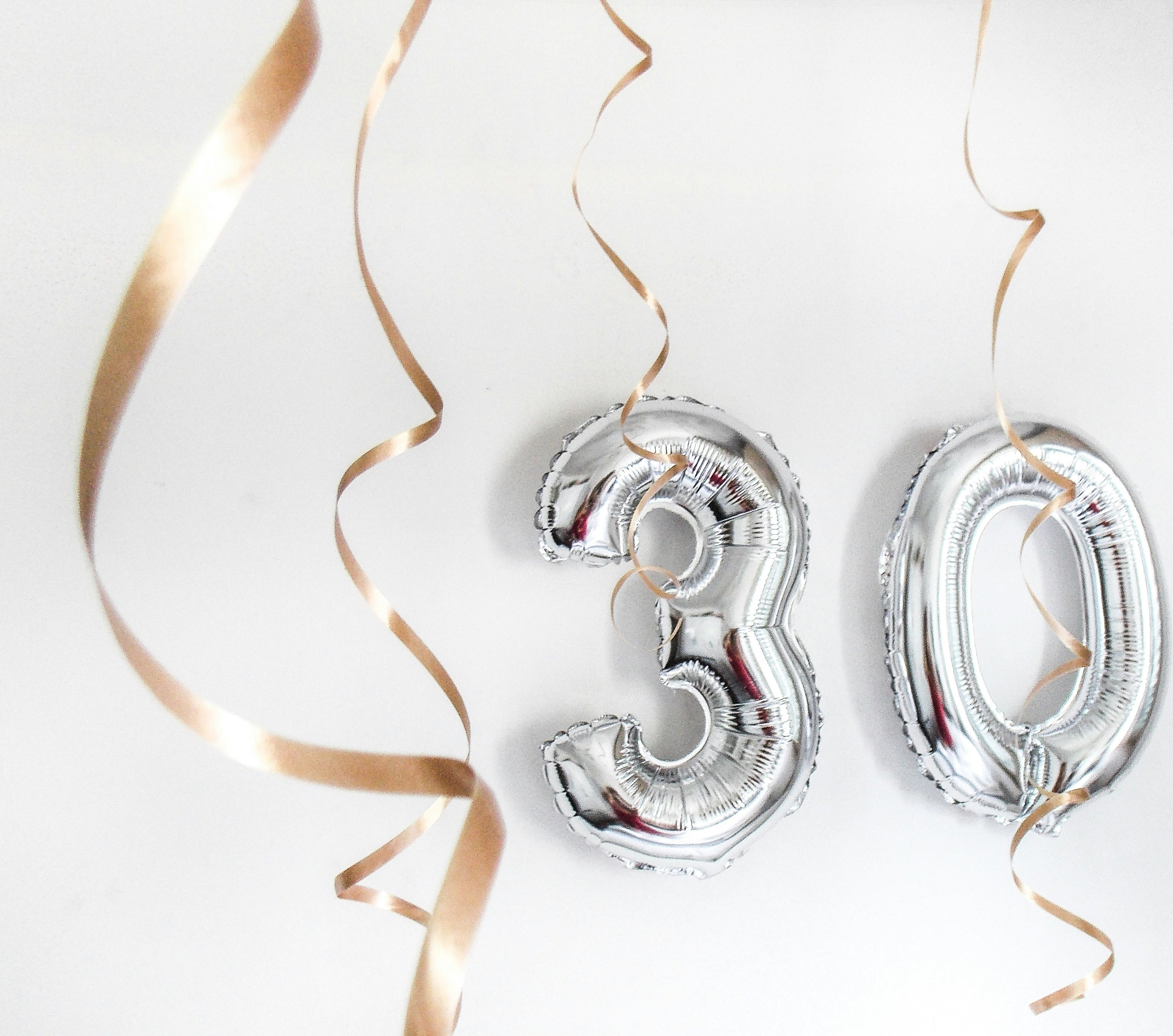 30th birthday ballloons infront of white wall